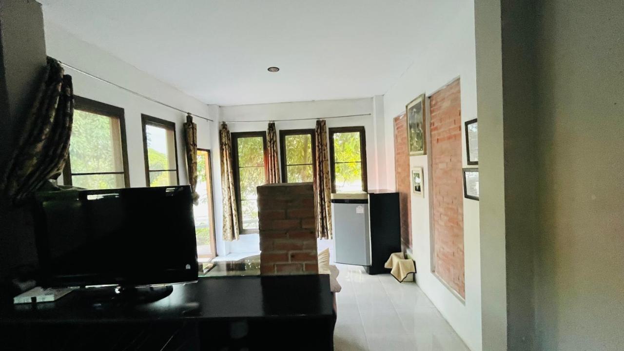 Moon River Resort Phimai Екстериор снимка